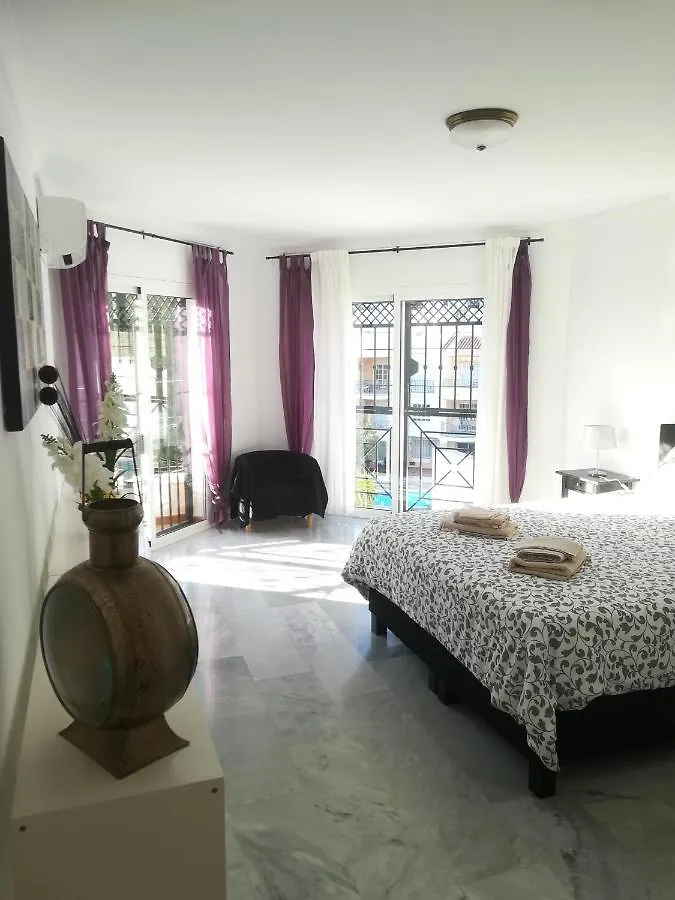 Vila Burriana Holiday Rentals 3 Apartaments Private Pool Nerja Španělsko